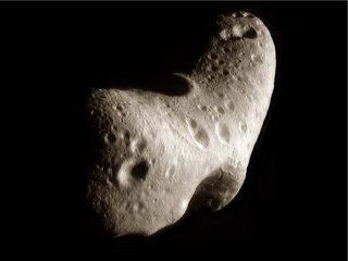 Planetoida 433 Eros sfotografowana przez sondę NEAR 