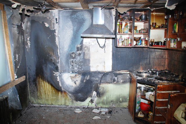 Pożar zniszczył całą kuchnię i znajdujące się w niej meble oraz sprzęt.  Foto: KPP Strzelin