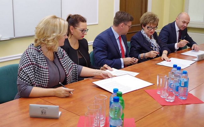 W środę, 19 października, podpisano list intencyjny w sprawie rewitalizacji linii kolejowej nr 319 relacji Strzelin-Kondratowice