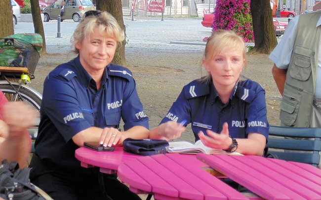 Strzelińską policję reprezentowały mł. asp. Anna Adamowicz i sierżant Joanna Sączawa