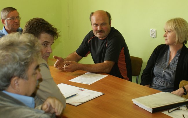 W spotkaniu uczestniczyli związkowcy i samorządowcy. Na zdjęciu od prawej: Iwona Kuraś, Janusz Jędrzejewski, Zygmunt Auguścik, Aleksander Ziółkowski i Piotr Rozenek
