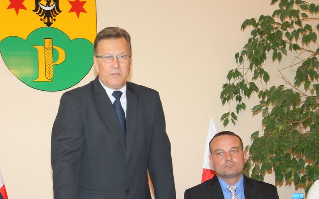Andrzeja Łuczaka, przewodniczącego Rady Gminy Przeworno (po lewej), obok radny Paweł Paryło