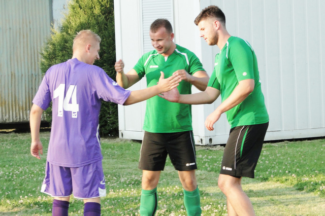 Piłkarze Korony spróbują wygrać dla swoich kolegów z Kondratowic