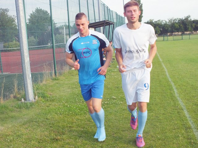 Piłkarze MPC Emil Bajtek i Piotr Góra mają za sobą kolejny tydzień przygotowań