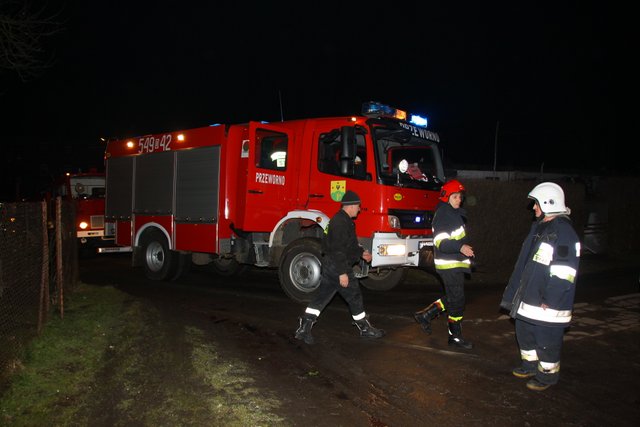 Na miejsce zdarzenia przyjechały cztery jednostki strażackie i pogotowie ratunkowe