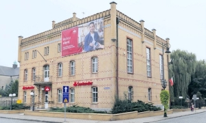 Dzieci uczyły się w partii