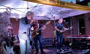 Fabryka zbrojeniowa, „ustawka” kiboli i wyjątkowych koncert w Strzelinie…