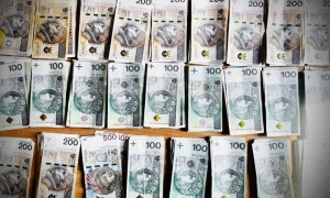 Podszyli się pod policję i odebrali 71 tys. zł. Zatrzymani na gorącym uczynku