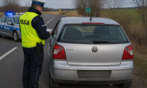 Volkswagen z różnymi tablicami zatrzymany w gminie Kondratowice