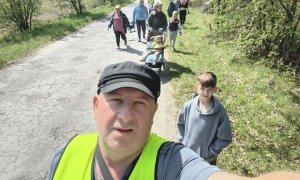 Zebrali dziesiątki worków śmieci i stare opony