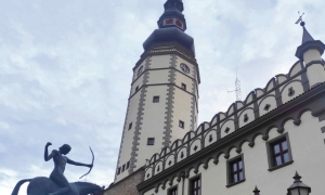 Maile z groźbami
