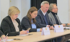 Radny o zarobkach wójta, skarbnik i sekretarz: „To patologia…”