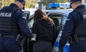 Miała narkotyki i znieważyła policjantów