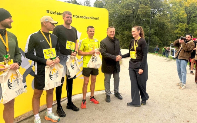 Więźniowie rywalizowali ze strażnikami