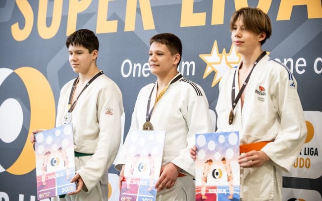 Medale dla młodych judoków