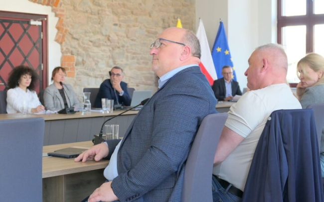 Mieszkańcy skarżą się na pył i smród