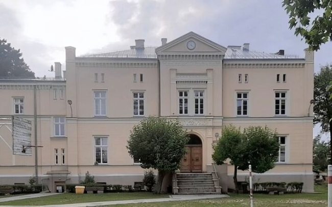 Zakład opiekuńczo-leczniczy w dawnej szkole?