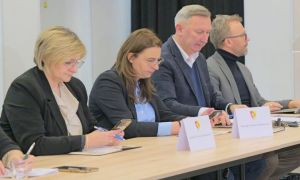 Radny o zarobkach wójta, skarbnik i sekretarz: „To patologia…”