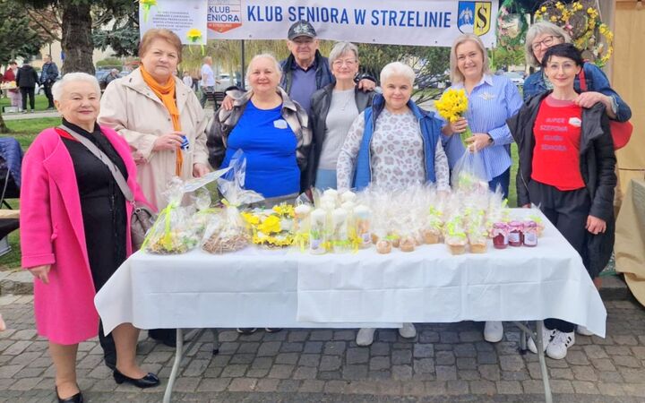 Seniorzy przygotowali swoje produkty na tegoroczny jarmark wielkanocny 