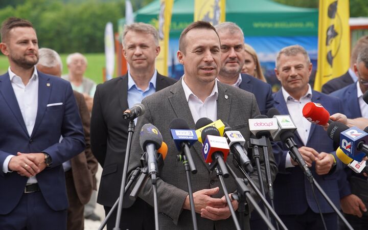 Stawiamy na rozwój kolei regionalnej. Chcemy, aby pociągi docierały wszędzie tam, gdzie jest to możliwe – marszałek Paweł Gancarz
