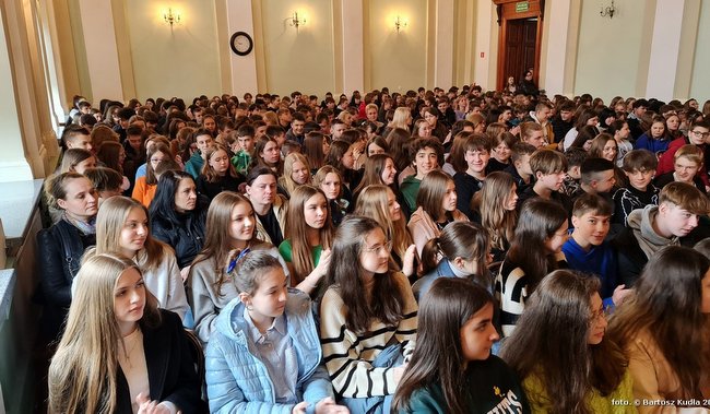 Zabytkowa aula wypełniona była po brzegi. Wysoka frekwencja bardzo ucieszyła organizatorów