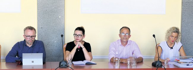 W spotkaniu uczestniczyli przedstawiciele Starostwa Powiatowego w Strzelinie. Od lewej: mecenas Wojciech Mrozek, starosta Anna Horodyska, wicestarosta Marek Mierzwiński oraz sekretarz Urszula Adamczyk