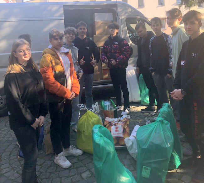 Reakcja młodzieży była natychmiastowa. Cała społeczność szkolna zaangażowała się w pomoc potrzebującym. Foto: Magdalena Kwiatkowska-Kłys Reakcja młodzieży była natychmiastowa. Cała społeczność szkolna zaangażowała się w pomoc potrzebującym. Foto: Magdalena Kwiatkowska-Kłys