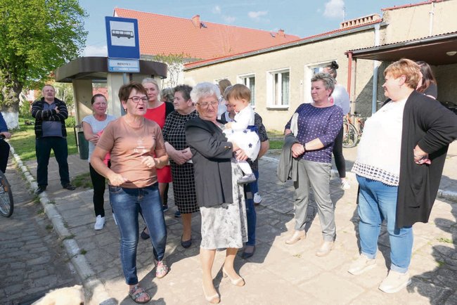 Mieszkańcy Bierzyna mają już dość ciężarówek, które przejeżdżają przez ich miejscowość Mieszkańcy Bierzyna mają już dość ciężarówek, które przejeżdżają przez ich miejscowość