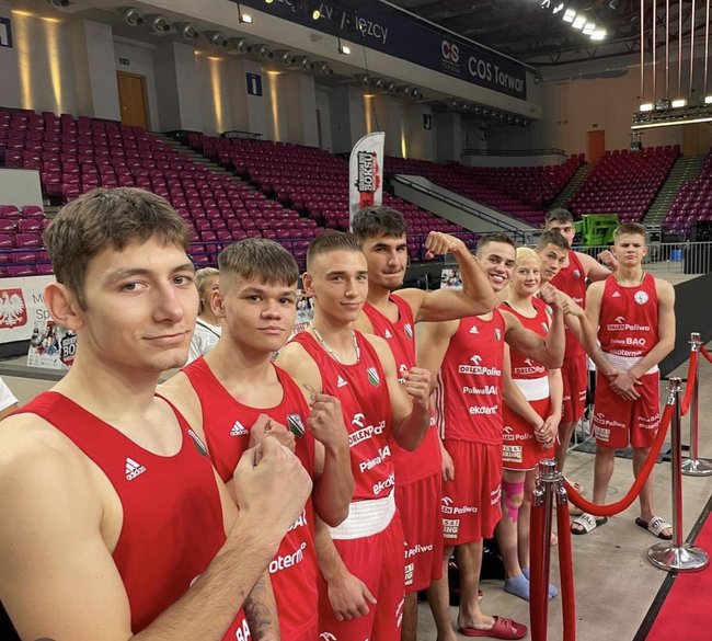 Pięściarze przed sobotnią galą. Trzeci od lewej  to Mike Drużga ze Strzelina