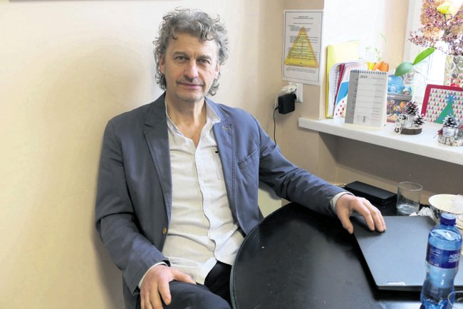 Mirosław Krynicki, prezes fundacji „Świat Dzieci i Dorosłych”, która prowadzi Szkołę Podstawową w Goszczynie, podkreśla, że jest to modelowy przykład szkoły przyjaznej dziecku Mirosław Krynicki, prezes fundacji „Świat Dzieci i Dorosłych”, która prowadzi Szkołę Podstawową w Goszczynie, podkreśla, że jest to modelowy przykład szkoły przyjaznej dziecku