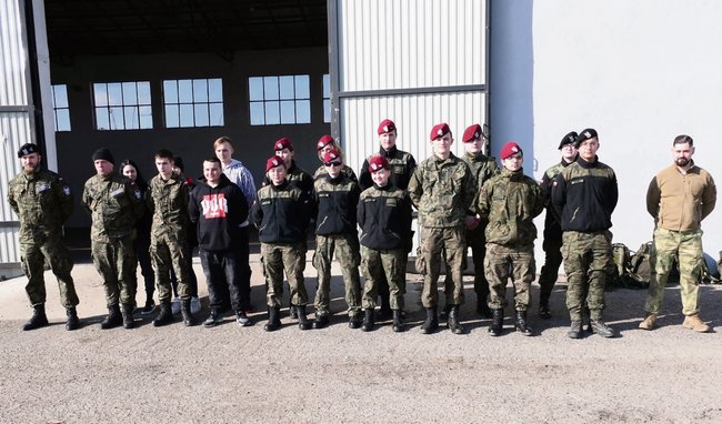 Strzelcy z Jednostki Strzeleckiej 4330 Strzelin pod dowództwem ppor. ZS Bartosza Fuławki oraz JS 4303 Wrocław pod dowództwem Drużynowej ZS Barbary Strojnej Strzelcy z Jednostki Strzeleckiej 4330 Strzelin pod dowództwem ppor. ZS Bartosza Fuławki oraz JS 4303 Wrocław pod dowództwem Drużynowej ZS Barbary Strojnej