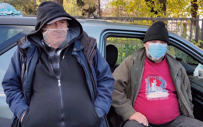 - Strzeliński targ odwiedza coraz mniej kupującyh - uważaja panowie Zbyszk i Jerzy - Strzeliński targ odwiedza coraz mniej kupującyh - uważaja panowie Zbyszk i Jerzy