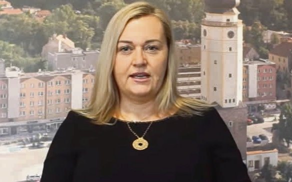 W odpowiedzi na konferencję władz powiatu strzelińskiego, burmistrz Strzelina, Dorota Pawnuk, nagrała specjalne oświadczenie W odpowiedzi na konferencję władz powiatu strzelińskiego, burmistrz Strzelina, Dorota Pawnuk, nagrała specjalne oświadczenie