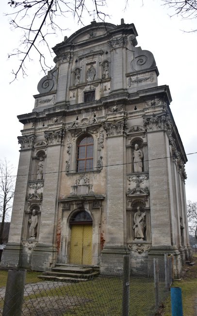 Kościół w Komarnie, o który toczy się spór, to piękna architektonicznie świątynia Kościół w Komarnie, o który toczy się spór, to piękna architektonicznie świątynia