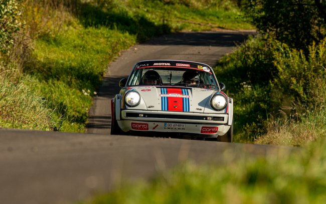 Piotr Zaleski i Piotr Szadkowski (Porsche 911 SC) to najlepszy duet 49. Rajdu Świdnickiego-Krause w kategorii FIA 3 (rajdówki z lat 1976-81, fot. Jakub Rozmus) Piotr Zaleski i Piotr Szadkowski (Porsche 911 SC) to najlepszy duet 49. Rajdu Świdnickiego-Krause w kategorii FIA 3 (rajdówki z lat 1976-81, fot. Jakub Rozmus)