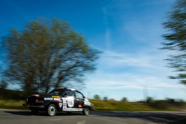 Paweł Hoffman i Marcin Barłoga (Saab 96 V4 Rally) nie mieli do tej pory szczęścia w Rajdzie Świdnickim-Krause. Czy w tym roku dotrą do mety tych zawodów (fot. Grzegorz Rybarski) Paweł Hoffman i Marcin Barłoga (Saab 96 V4 Rally) nie mieli do tej pory szczęścia w Rajdzie Świdnickim-Krause. Czy w tym roku dotrą do mety tych zawodów (fot. Grzegorz Rybarski)