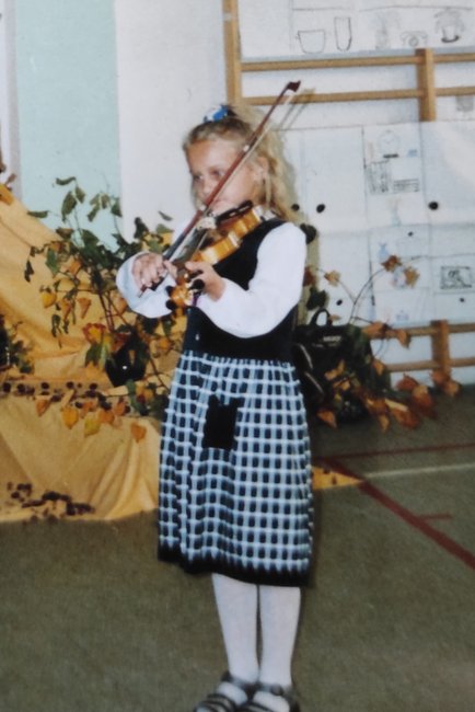 Zaczynała od gry na skrzypcach, a została multiinstrumentalistką. Ela Kliś potrafi grać także na oboju i perkusji Zaczynała od gry na skrzypcach, a została multiinstrumentalistką. Ela Kliś potrafi grać także na oboju i perkusji