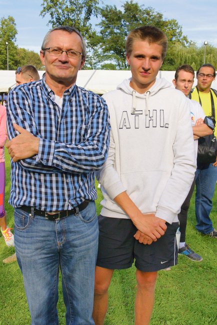 Kamil Karbowiak w Strzelinie na zawodach po raz pierwszy pojawił się w roku 2014. Wtedy współpracował ze znanym w Strzelinie trenerem lekkoatletycznym Markiem Adamkiem Kamil Karbowiak w Strzelinie na zawodach po raz pierwszy pojawił się w roku 2014. Wtedy współpracował ze znanym w Strzelinie trenerem lekkoatletycznym Markiem Adamkiem