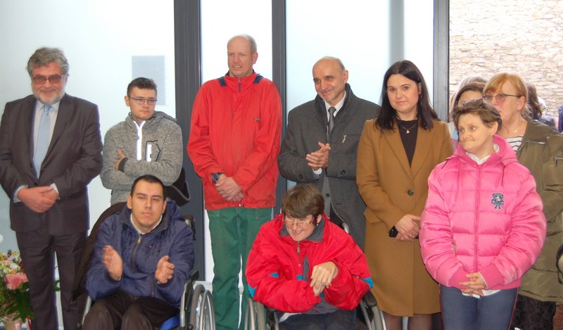 Uroczystościom przyglądali się m. in. podopieczni stowarzyszenia Uroczystościom przyglądali się m. in. podopieczni stowarzyszenia