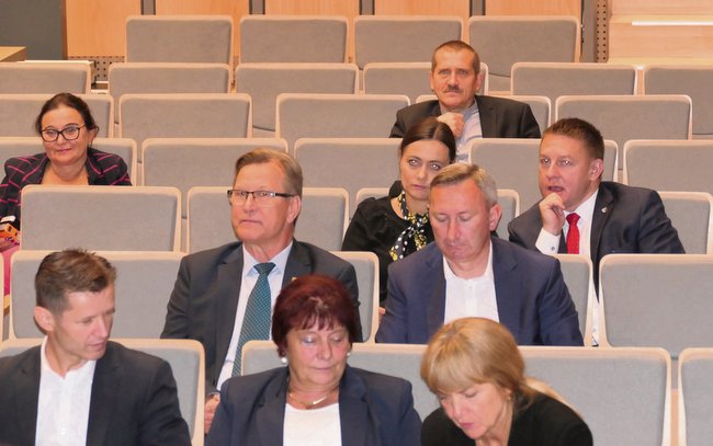 Do Strzelińskiego Ośrodka Kultury przybyli przedstawiciele dwudziestu dwóch gmin regionu, w tym samorządowcy z powiatu strzelińskiego Do Strzelińskiego Ośrodka Kultury przybyli przedstawiciele dwudziestu dwóch gmin regionu, w tym samorządowcy z powiatu strzelińskiego