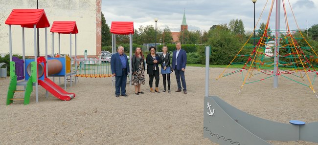 W dzisiejszym odbiorze technicznym uczestniczył wójt Andrzej Łuczak, pracownice urzędu i dyrektor Zespołu Szkolno-Przedszkolnego Mariusz Michułka 