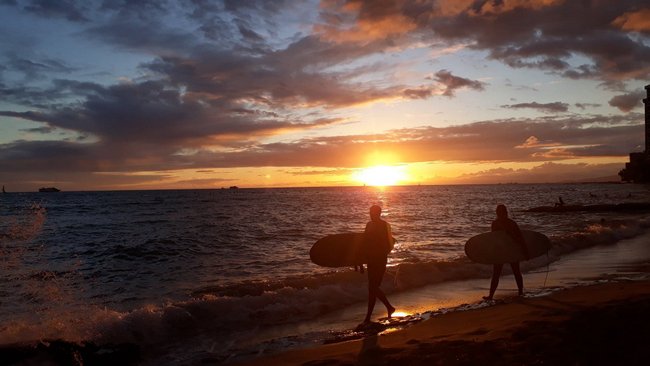 Zachód Słońca na plaży Waikiki Zachód Słońca na plaży Waikiki