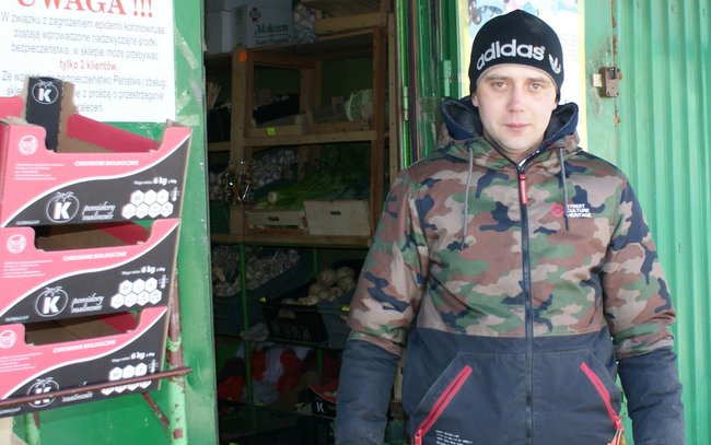Wizyta w zieleniaku, to dla wielu z nas codzienny rytuał. Przedłużająca się epidemia może doprowadzić do ich upadku. Na zdjęciu Piotr Baryła Wizyta w zieleniaku, to dla wielu z nas codzienny rytuał. Przedłużająca się epidemia może doprowadzić do ich upadku. Na zdjęciu Piotr Baryła
