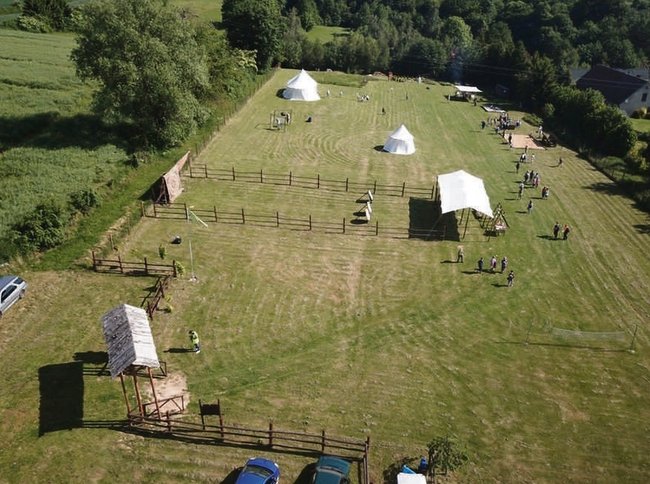 Widok na osadę z lotu ptaka (Foto: Osada pod Kalinką)