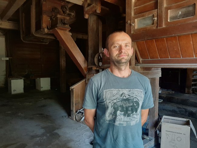 Witold Jakubas, prezes zarządu fundacji „Pomaluj mi świat” w miejscu, które już za kilkanaście miesięcy stanie się restauracją. Witold Jakubas, prezes zarządu fundacji „Pomaluj mi świat” w miejscu, które już za kilkanaście miesięcy stanie się restauracją.