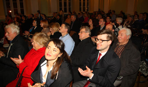 Zainteresowanie wydarzeniem artystycznym było ogromne. Aula wypełniła się po brzegi