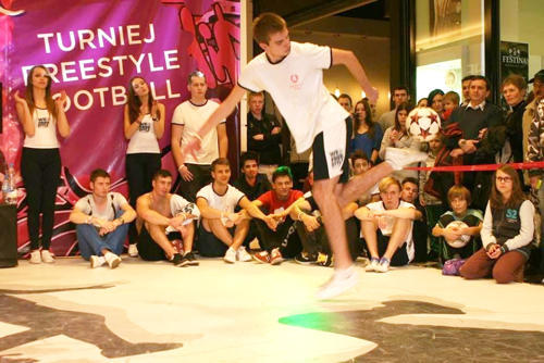 Daniel Mikołajek ze Strzelina wygrał we Wrocławiu Turniej Freestyle Football Battlemasters 2013