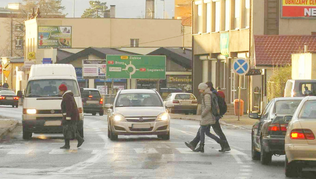 Na przejściu dla pieszych pierwszeństwo ma pieszy