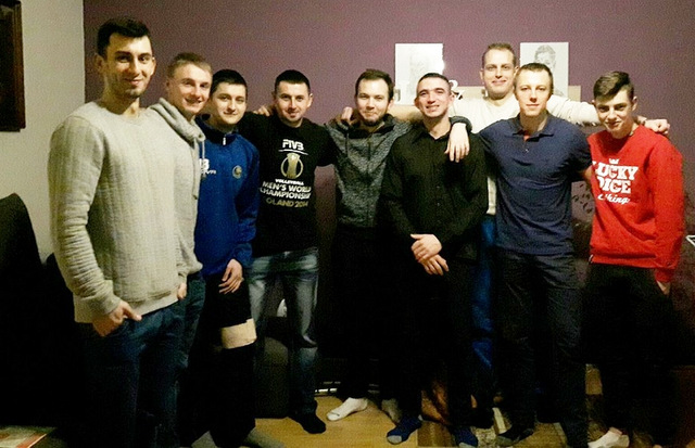  Siatkarze po meczu odwiedzili kontuzjowanego Mateusza Synówkę 