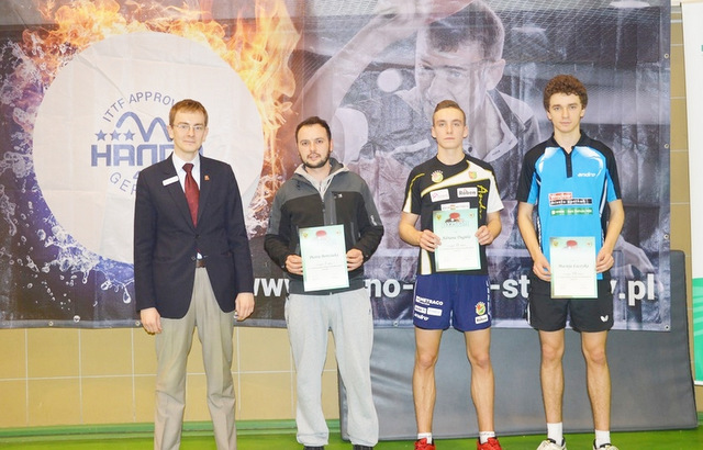 Piotr Bereziuk (drugi od lewej) nie dał żadnych szans rywalom